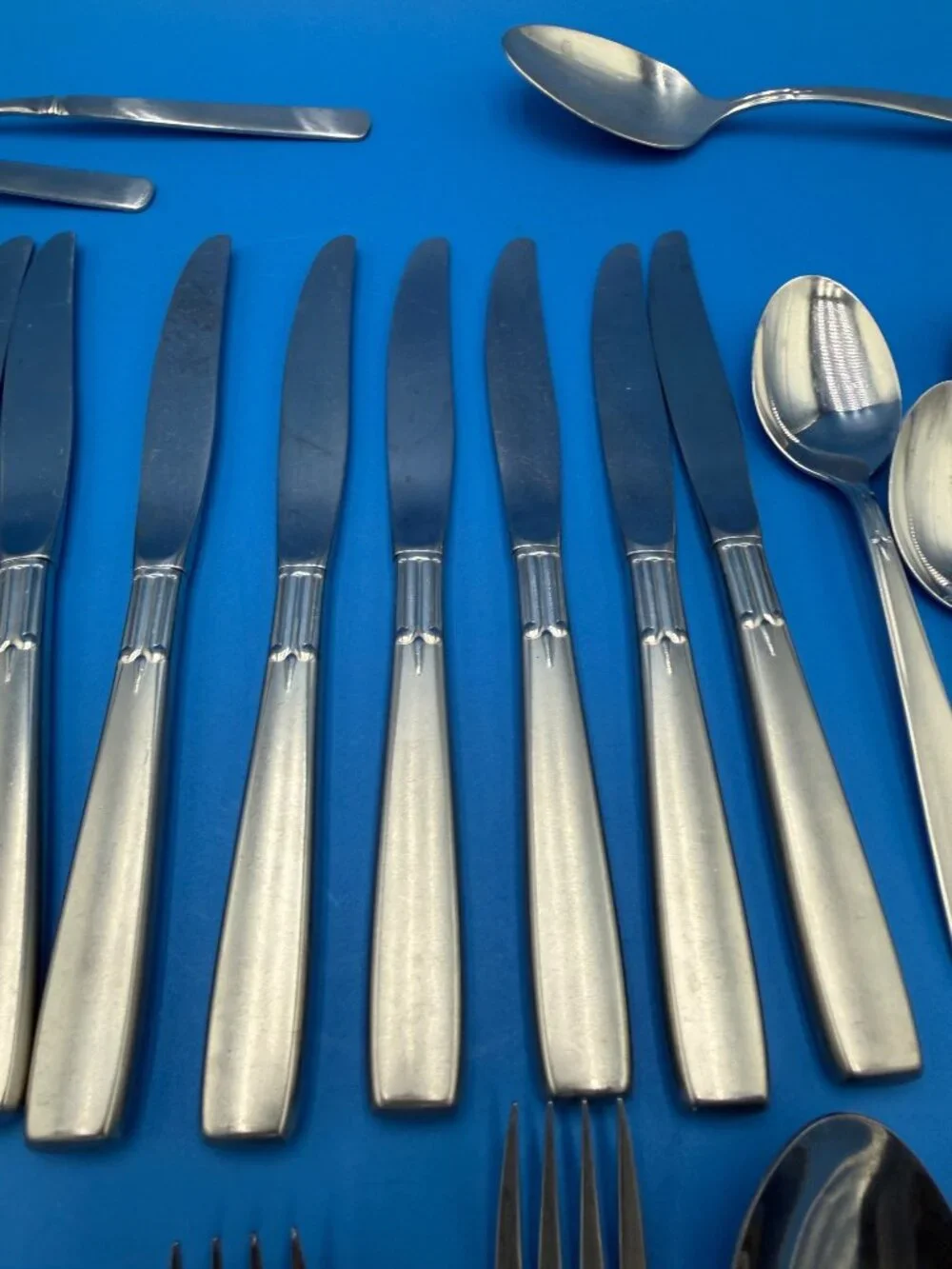 Oneida Satin Accent Flatware Set Spoons Forks Knives 43 Pc Set